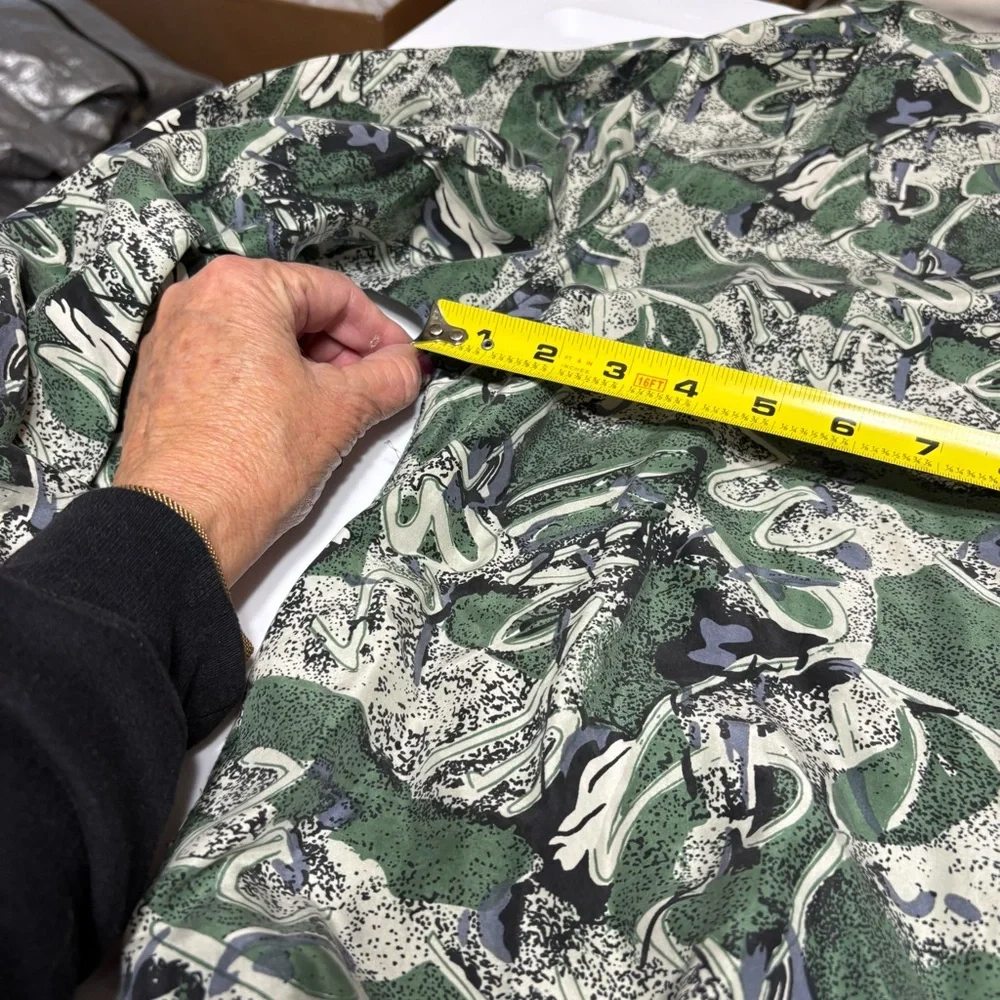 Chiamare 100% silk shirt in a green and white abstract pattern. - Picture 12 of 14